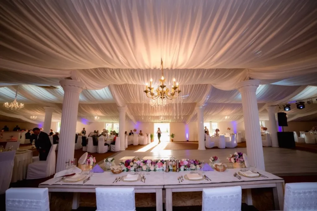 Sala de evenimente in Floresti – sala de nunti, botezuri, concerte si petreceri private Cuvinte cheie: sala nunti moderna, sala nunti aproape de Cluj, parcare si spatiu generos, sala botezuri Floresti, sala petreceri private, sala majorate, sala de concerte Floresti, evenimente live, lansaricerinte, fiind adaptabil atat ca sala de nunti, cat si ca sala de botezuri sau sala de petreceri private, cu dotari moderne si atmosfera eleganta. Cuvinte cheie: sala nunti moderna, sala nunti aproape de Cluj, parcare si spatiu generos, sala botezuri Floresti, sala petreceri private, sala majorate, sala de concerte Floresti, evenimente live, lansari care cauta o sala de nunti Cluj, dar isi doresc mai mult confort, parcare si flexibilitate in organizare. Sala poate fi utilizata si ca sala de concerte, fiind dotata cu spatiu pentru scena, sonorizare si iluminat profesional. In acelasi timp, este potrivita pentru sala de majorate, petreceri tematice sau evenimente private, oferind posibilitatea de personalizare in functie de tipul evenimentului. Indiferent ca organizezi o nunta, un botez, un concert sau o petrecere privata, o sala de evenimente bine aleasa in Floresti, judetul Cluj, garanteaza o experienta memorabila pentru invitati si o organizare fara stres pentru gazde. Cuvinte cheie: sala nunti moderna, sala nunti aproape de Cluj, parcare si spatiu generos, sala botezuri Floresti, sala petreceri private, sala majorate, sala de concerte Floresti, evenimente live, lansari si spectacole, sala cununie, sala petreceri corporate