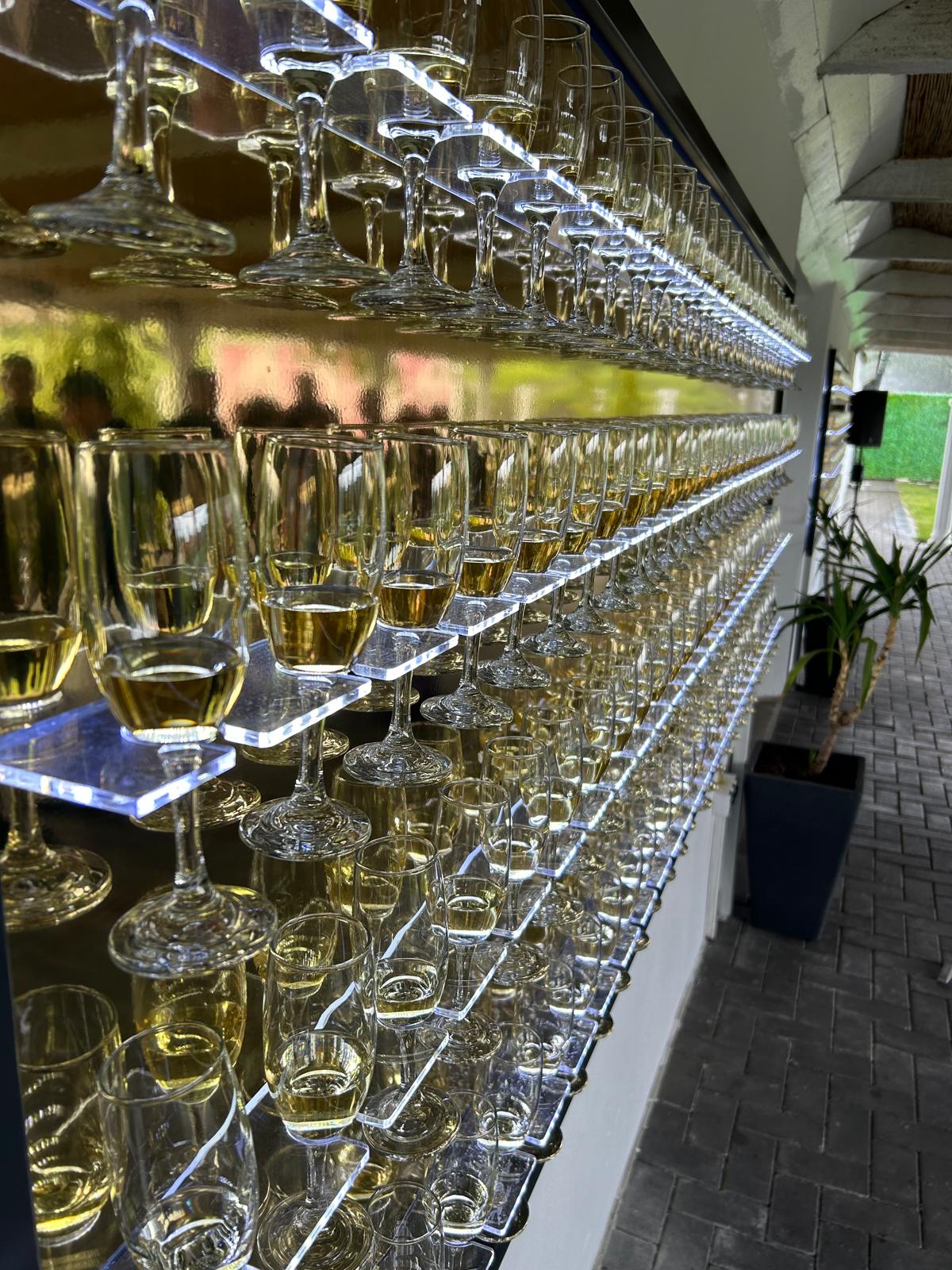 Sala de evenimente in Floresti – sala de nunti, botezuri, concerte si petreceri private  Cuvinte cheie: sala nunti moderna, sala nunti aproape de Cluj, parcare si spatiu generos, sala botezuri Floresti, sala petreceri private, sala majorate, sala de concerte Floresti, evenimente live, lansaricerinte, fiind adaptabil atat ca sala de nunti, cat si ca sala de botezuri sau sala de petreceri private, cu dotari moderne si atmosfera eleganta.     Cuvinte cheie: sala nunti moderna, sala nunti aproape de Cluj, parcare si spatiu generos, sala botezuri Floresti, sala petreceri private, sala majorate, sala de concerte Floresti, evenimente live, lansari care cauta o sala de nunti Cluj, dar isi doresc mai mult confort, parcare si flexibilitate in organizare.  Sala poate fi utilizata si ca sala de concerte, fiind dotata cu spatiu pentru scena, sonorizare si iluminat profesional. In acelasi timp, este potrivita pentru sala de majorate, petreceri tematice sau evenimente private, oferind posibilitatea de personalizare in functie de tipul evenimentului.  Indiferent ca organizezi o nunta, un botez, un concert sau o petrecere privata, o sala de evenimente bine aleasa in Floresti, judetul Cluj, garanteaza o experienta memorabila pentru invitati si o organizare fara stres pentru gazde.  Cuvinte cheie: sala nunti moderna, sala nunti aproape de Cluj, parcare si spatiu generos, sala botezuri Floresti, sala petreceri private, sala majorate, sala de concerte Floresti, evenimente live, lansari si spectacole, sala cununie, sala petreceri corporate