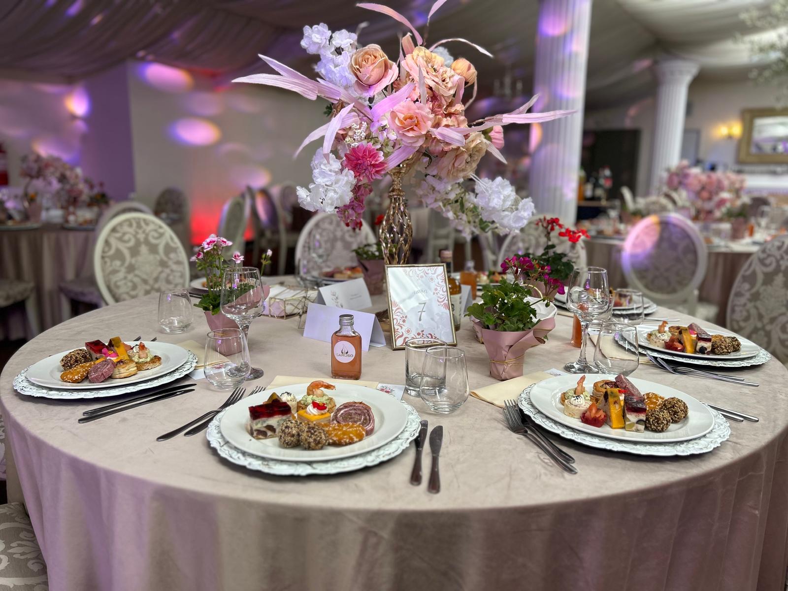 Sala de evenimente in Floresti – sala de nunti, botezuri, concerte si petreceri private  Cuvinte cheie: sala nunti moderna, sala nunti aproape de Cluj, parcare si spatiu generos, sala botezuri Floresti, sala petreceri private, sala majorate, sala de concerte Floresti, evenimente live, lansaricerinte, fiind adaptabil atat ca sala de nunti, cat si ca sala de botezuri sau sala de petreceri private, cu dotari moderne si atmosfera eleganta.     Cuvinte cheie: sala nunti moderna, sala nunti aproape de Cluj, parcare si spatiu generos, sala botezuri Floresti, sala petreceri private, sala majorate, sala de concerte Floresti, evenimente live, lansari care cauta o sala de nunti Cluj, dar isi doresc mai mult confort, parcare si flexibilitate in organizare.

Sala poate fi utilizata si ca sala de concerte, fiind dotata cu spatiu pentru scena, sonorizare si iluminat profesional. In acelasi timp, este potrivita pentru sala de majorate, petreceri tematice sau evenimente private, oferind posibilitatea de personalizare in functie de tipul evenimentului.

Indiferent ca organizezi o nunta, un botez, un concert sau o petrecere privata, o sala de evenimente bine aleasa in Floresti, judetul Cluj, garanteaza o experienta memorabila pentru invitati si o organizare fara stres pentru gazde.

Cuvinte cheie: sala nunti moderna, sala nunti aproape de Cluj, parcare si spatiu generos, sala botezuri Floresti, sala petreceri private, sala majorate, sala de concerte Floresti, evenimente live, lansari si spectacole, sala cununie, sala petreceri corporate
