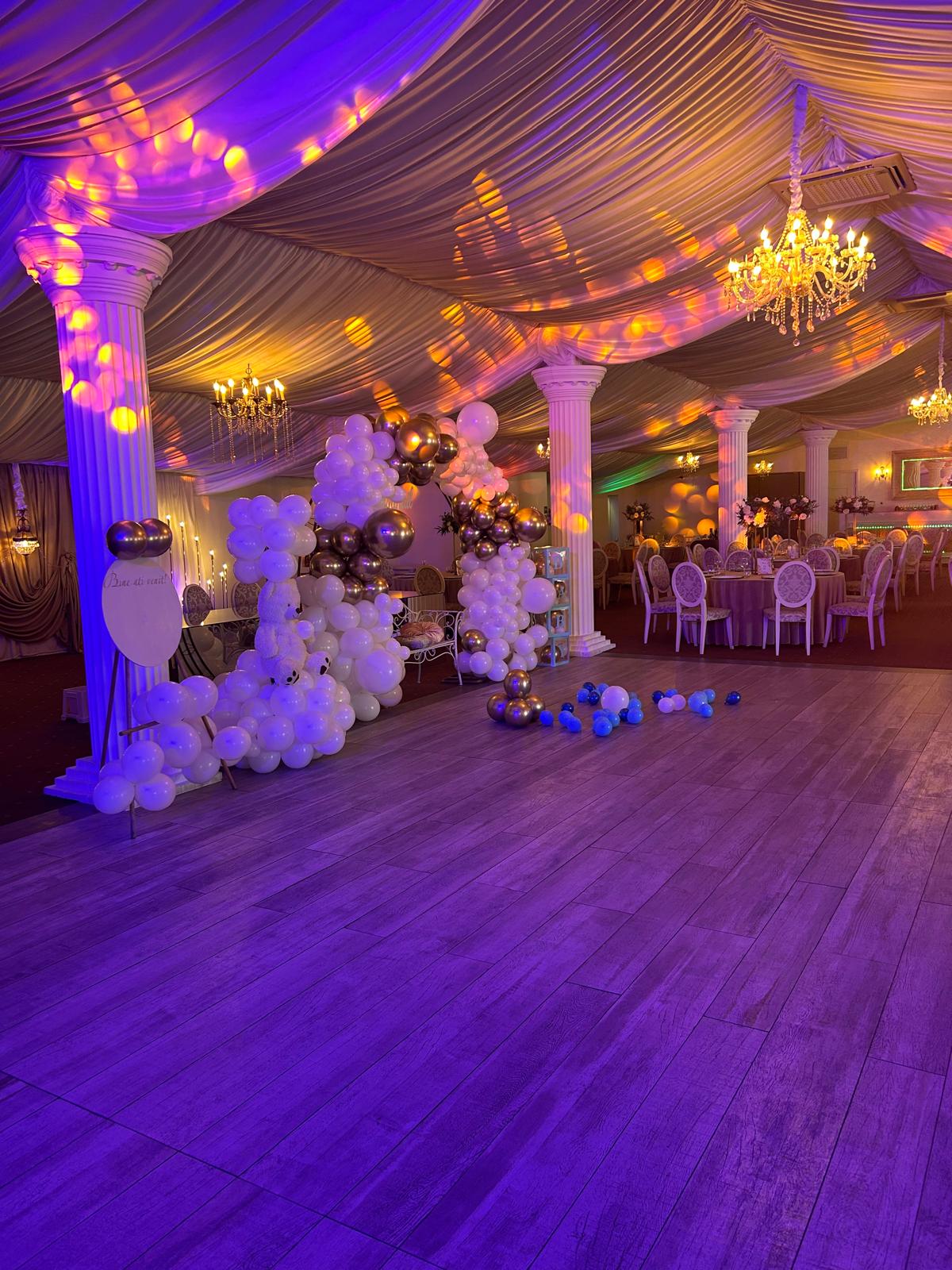 Sala de evenimente in Floresti – sala de nunti, botezuri, concerte si petreceri private  Cuvinte cheie: sala nunti moderna, sala nunti aproape de Cluj, parcare si spatiu generos, sala botezuri Floresti, sala petreceri private, sala majorate, sala de concerte Floresti, evenimente live, lansaricerinte, fiind adaptabil atat ca sala de nunti, cat si ca sala de botezuri sau sala de petreceri private, cu dotari moderne si atmosfera eleganta.     Cuvinte cheie: sala nunti moderna, sala nunti aproape de Cluj, parcare si spatiu generos, sala botezuri Floresti, sala petreceri private, sala majorate, sala de concerte Floresti, evenimente live, lansari care cauta o sala de nunti Cluj, dar isi doresc mai mult confort, parcare si flexibilitate in organizare.

Sala poate fi utilizata si ca sala de concerte, fiind dotata cu spatiu pentru scena, sonorizare si iluminat profesional. In acelasi timp, este potrivita pentru sala de majorate, petreceri tematice sau evenimente private, oferind posibilitatea de personalizare in functie de tipul evenimentului.

Indiferent ca organizezi o nunta, un botez, un concert sau o petrecere privata, o sala de evenimente bine aleasa in Floresti, judetul Cluj, garanteaza o experienta memorabila pentru invitati si o organizare fara stres pentru gazde.

Cuvinte cheie: sala nunti moderna, sala nunti aproape de Cluj, parcare si spatiu generos, sala botezuri Floresti, sala petreceri private, sala majorate, sala de concerte Floresti, evenimente live, lansari si spectacole, sala cununie, sala petreceri corporate